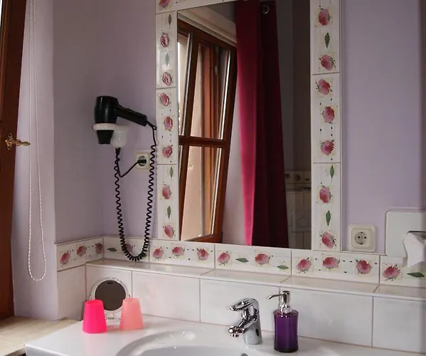 Gaestehaus 'alte Baeckerei' Kaffeehaus Casa de hóspedes Großbundenbach